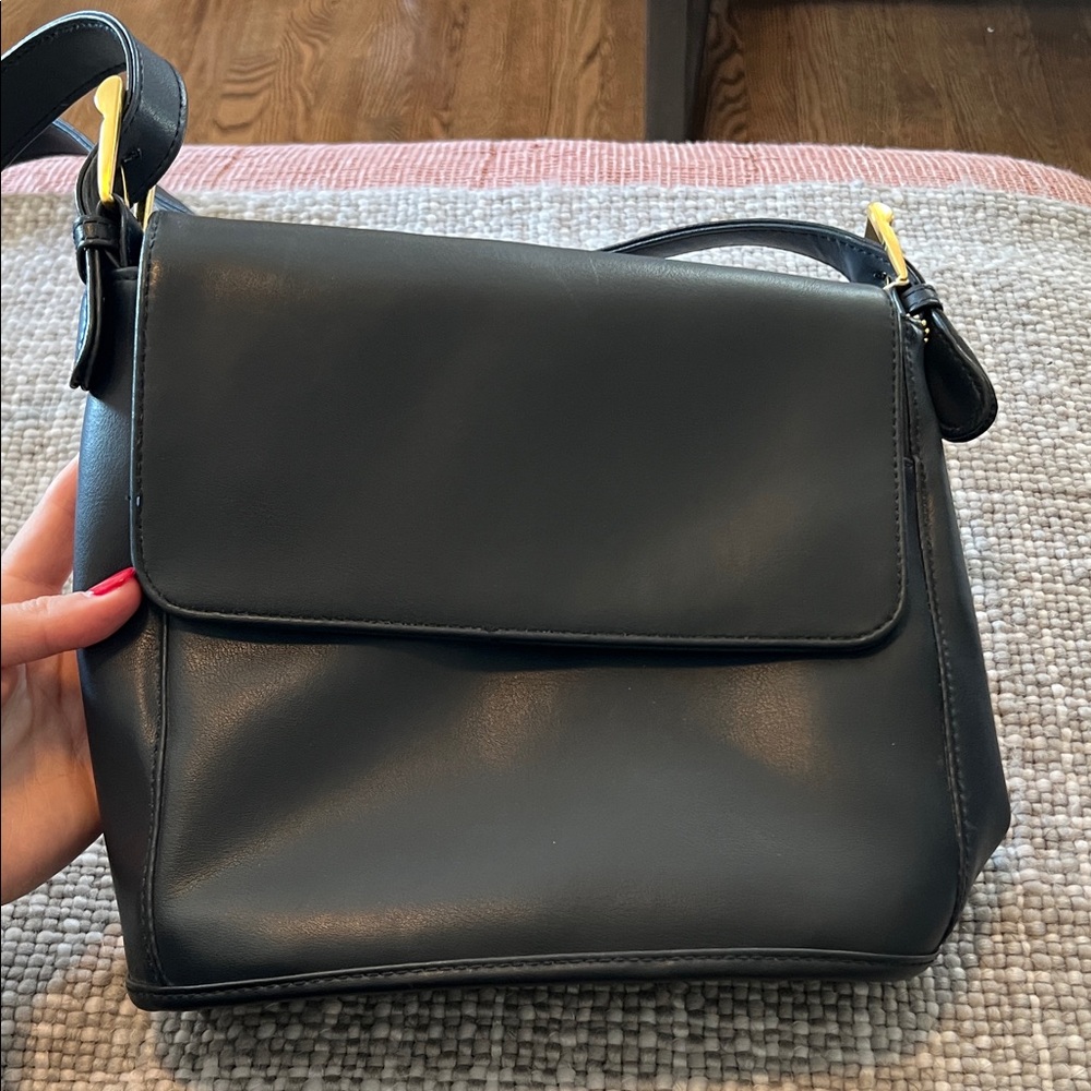 Mondani New York Classic Navy Crossbody Bag, EUC